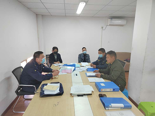 嘉兴市平湖市交通运输执法队对二类机动车维修企业开展了针对性联合执法检查(图1)